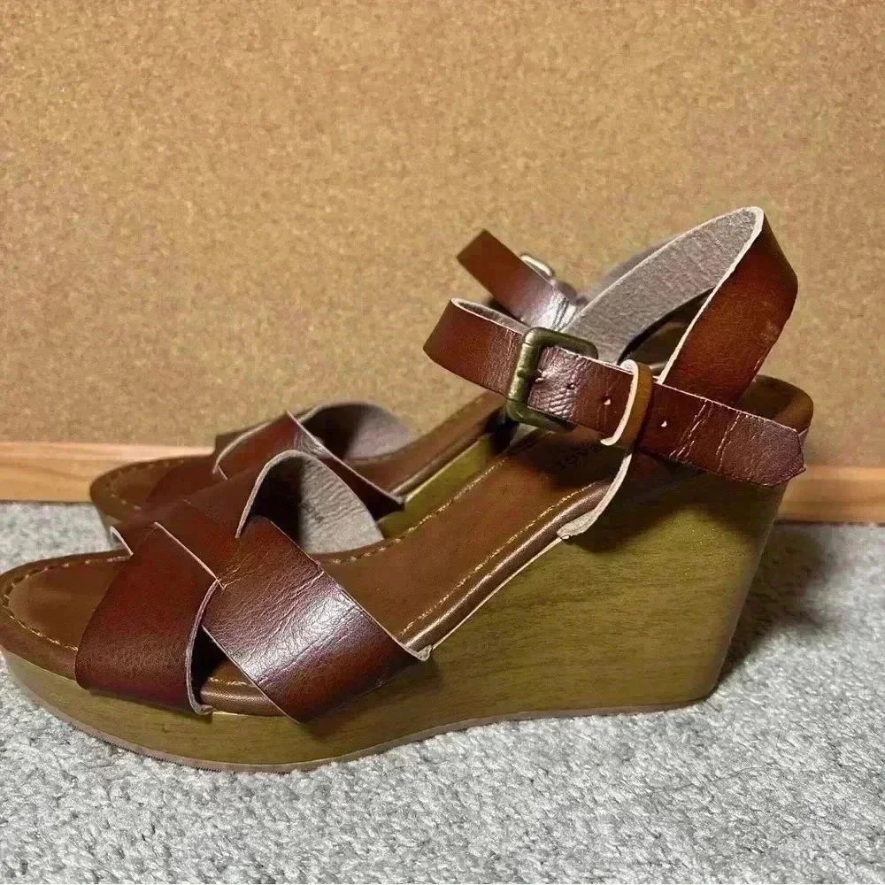 american eagle platform sandals Brown Wedge Heel Women’s Size 8